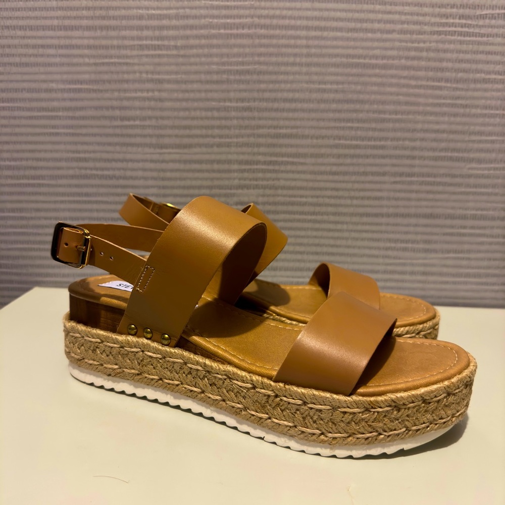 Brand new Steve Madden wedges size 8